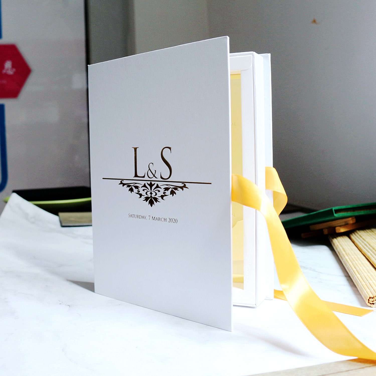 Hardcover Box Gold Mirror Acrylic Invitation Card Wedding Invitation Customized